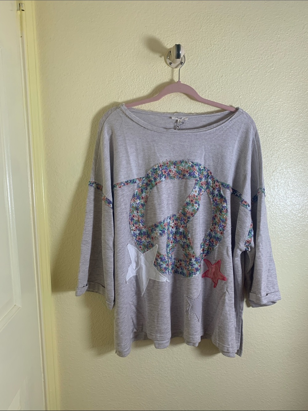 NWOT Easel Light Gray Floral Peace Sign Oversized Sweatshirt, Size M